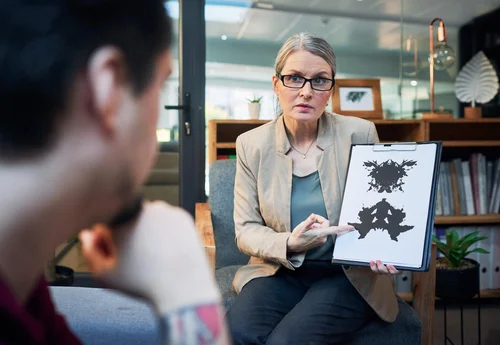 мужчина на приеме у психиатра для сделки